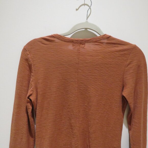 NATION LTD Samara Not So Basic Snap Tee in Tawney Rose Henley Casual Capsule XS - Picture 9 of 13